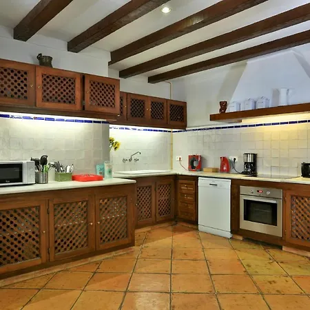 Luxury Private Holiday With Private Pool, Ibiza 1077 *